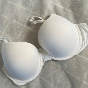 Victoria’s Secret body bra 38c